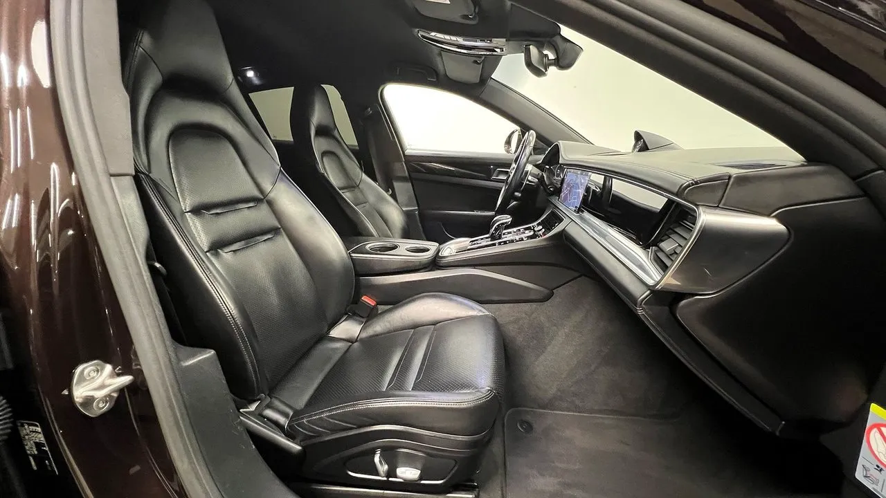 Vehicle image 14