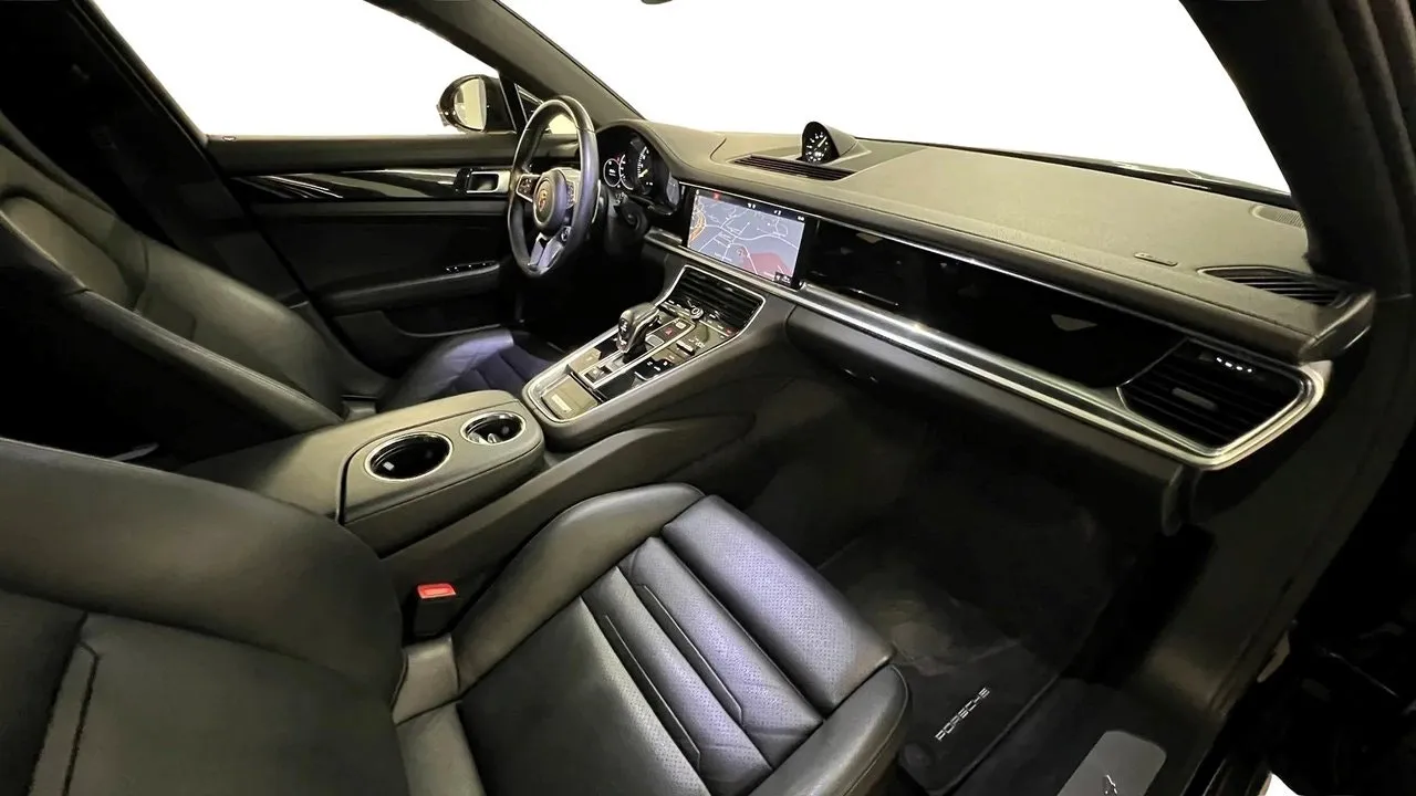 Vehicle image 19