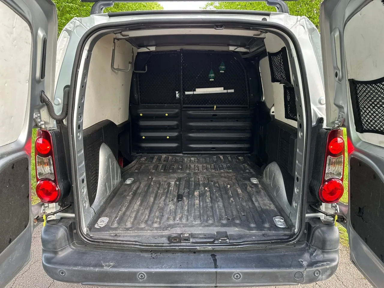 Vehicle image 13