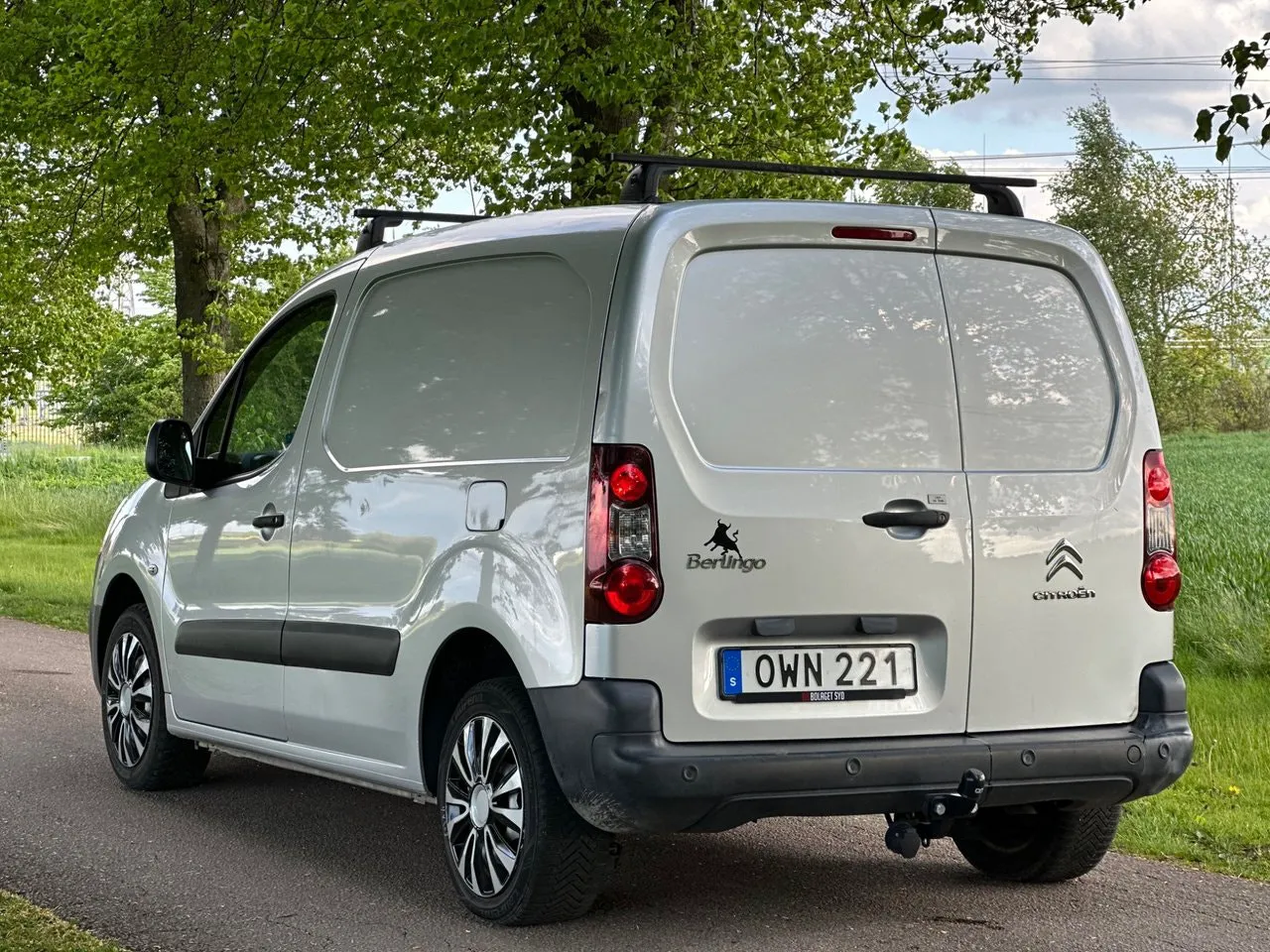 Vehicle image 2