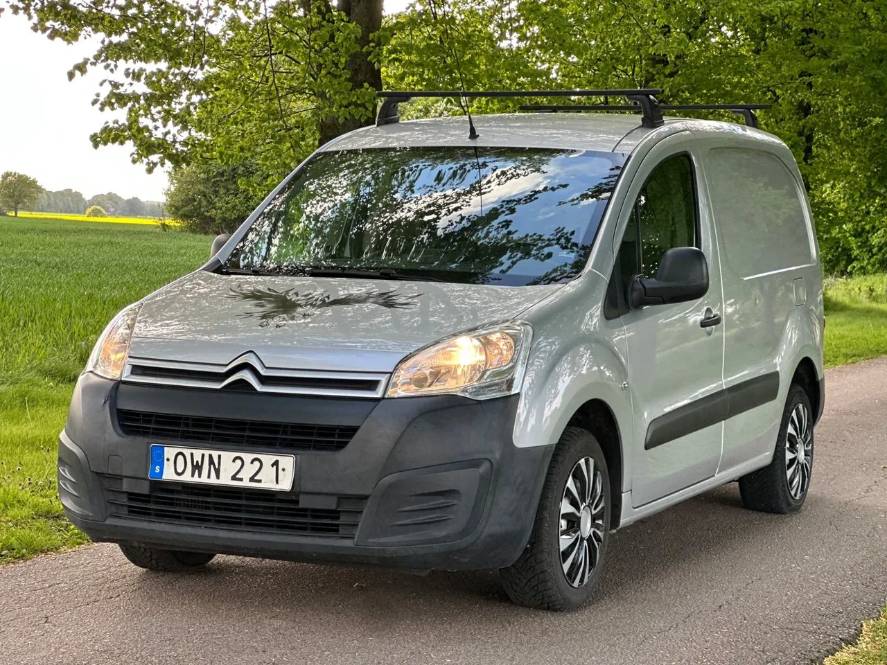 Vehicle image 1