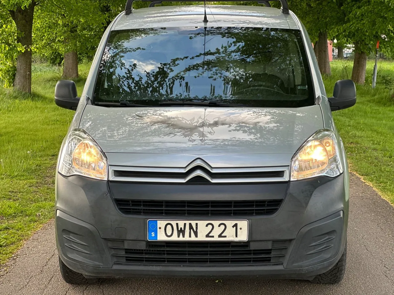 Vehicle image 4