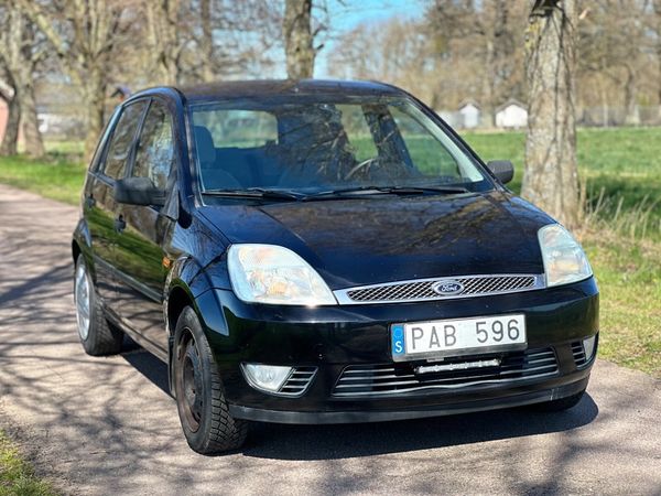 Ford Fiesta 5-dörrar 1.4 Euro 4 Svensksåld, Går kanon bra M/V. - 2003