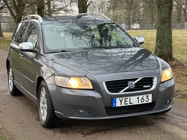 Volvo V50 D5 180hk Momentum Skinn, GPS, Dragkrok, Bi-xenon - 2008