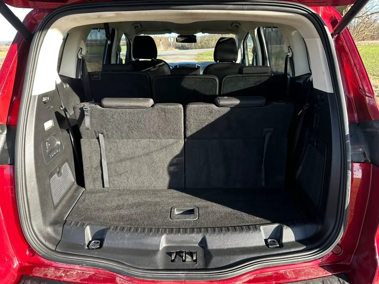 Vehicle image 16
