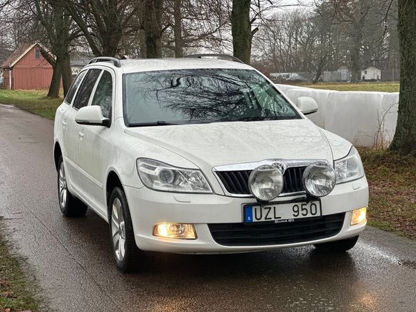 Skoda Octavia 2.0 TDI DPF Elegance Euro 5, Svensksåld. Dragkrok. - 2012