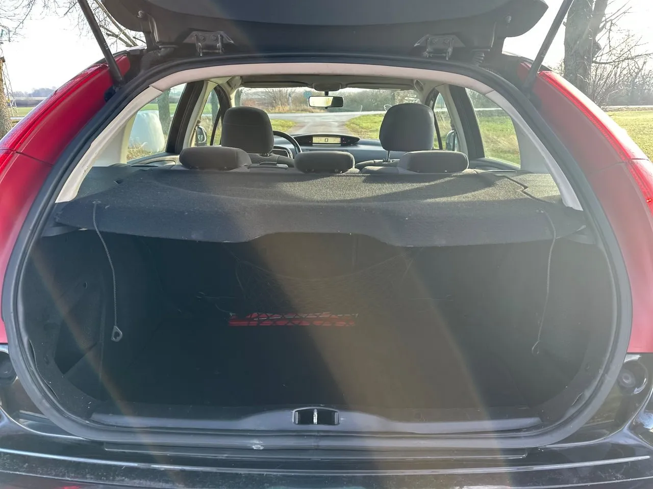Vehicle image 14