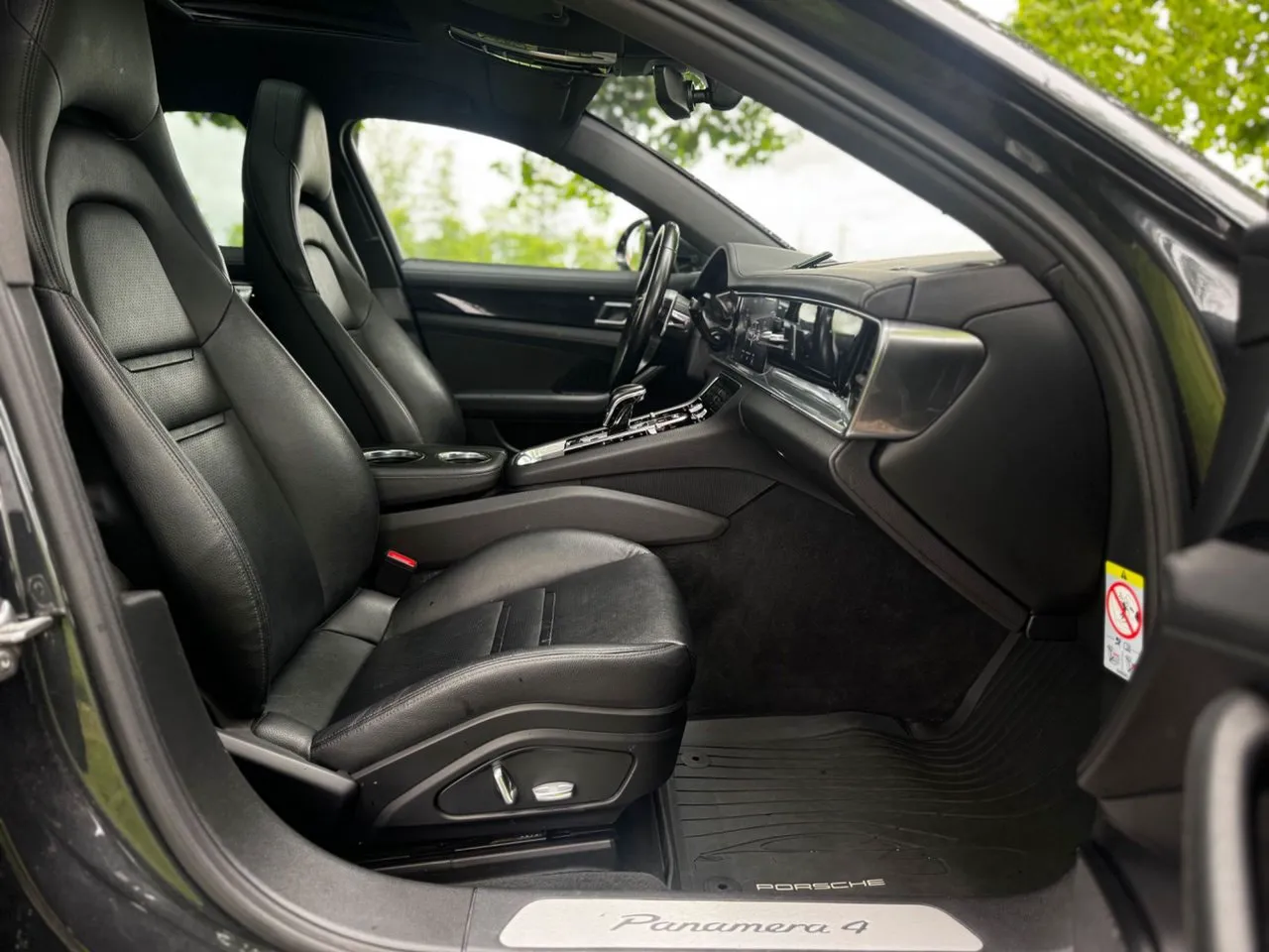 Vehicle image 14