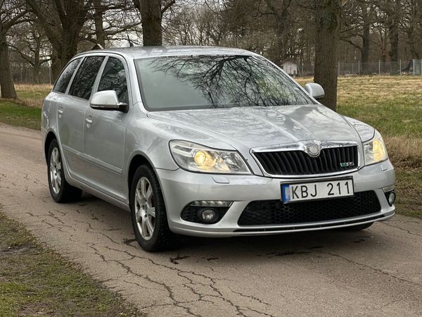 Skoda Octavia RS 2.0 TSI Svensksåld Skinn Drag GPS Skinn Mult.ratt/Pa - 2010