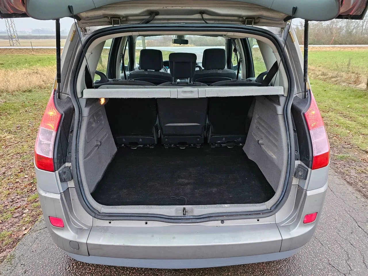 Vehicle image 14