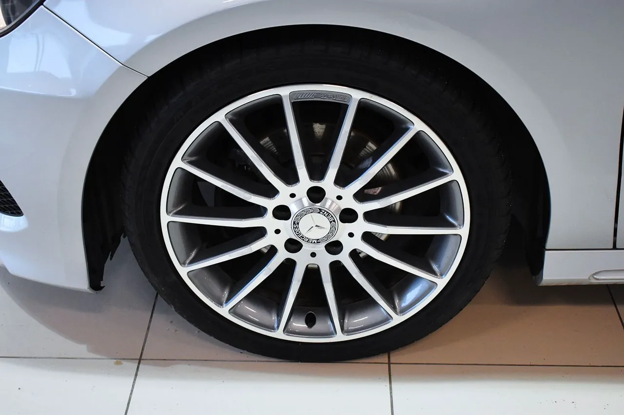Vehicle image 19