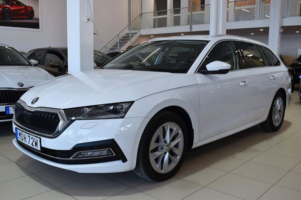 Skoda Octavia 2.0 TDI 4x4 Style Dragkrok Värmare Navi Moms - 2022