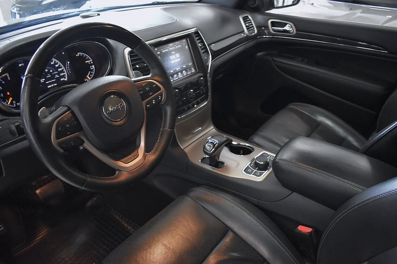 Vehicle image 9