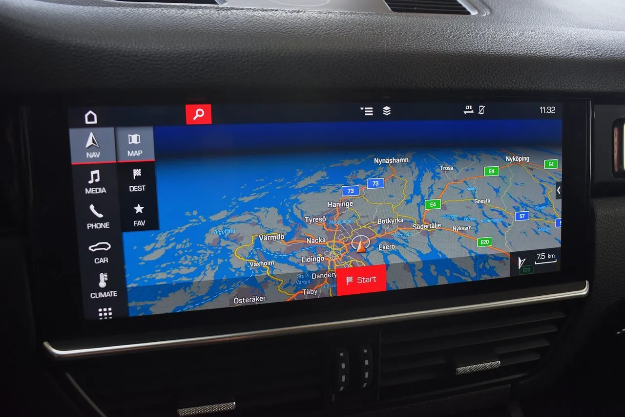 Vehicle image 13