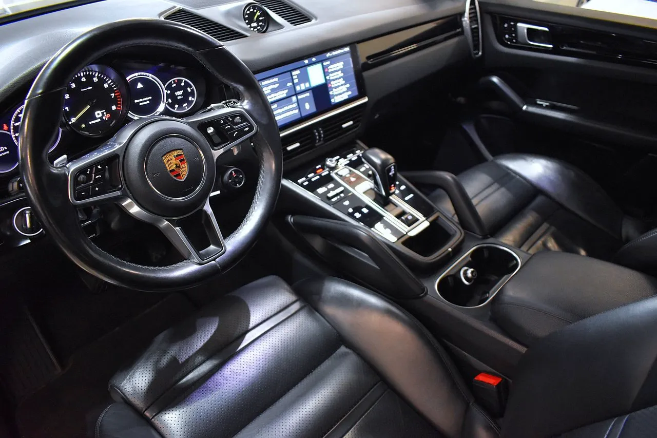 Vehicle image 9