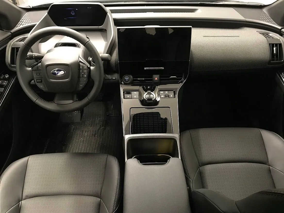 Vehicle image 4