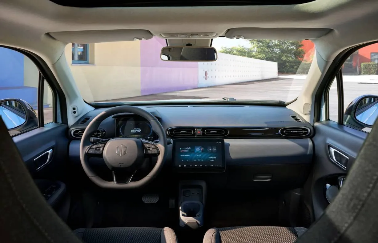 Vehicle image 4