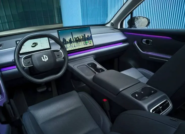 Vehicle image 3