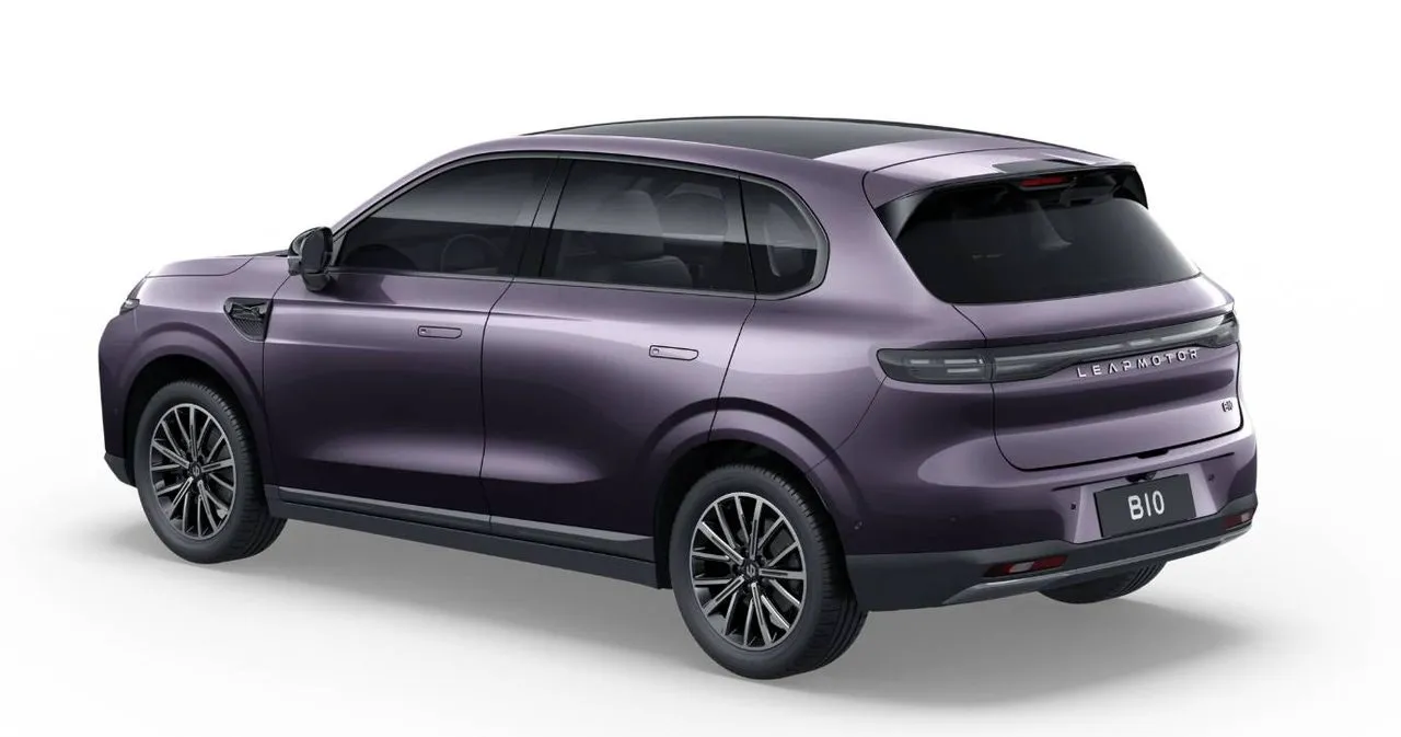 Vehicle image 4