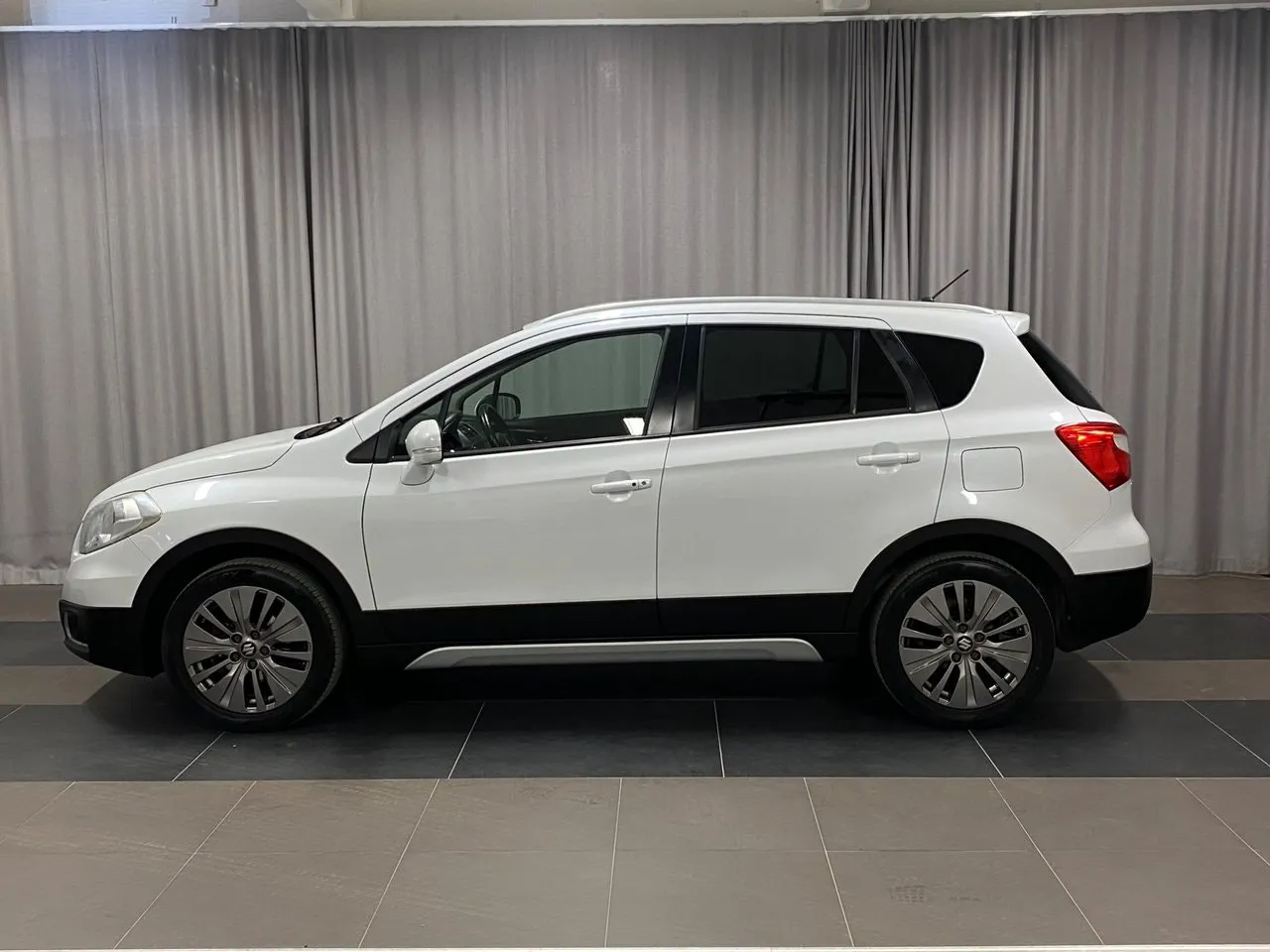 Vehicle image 1