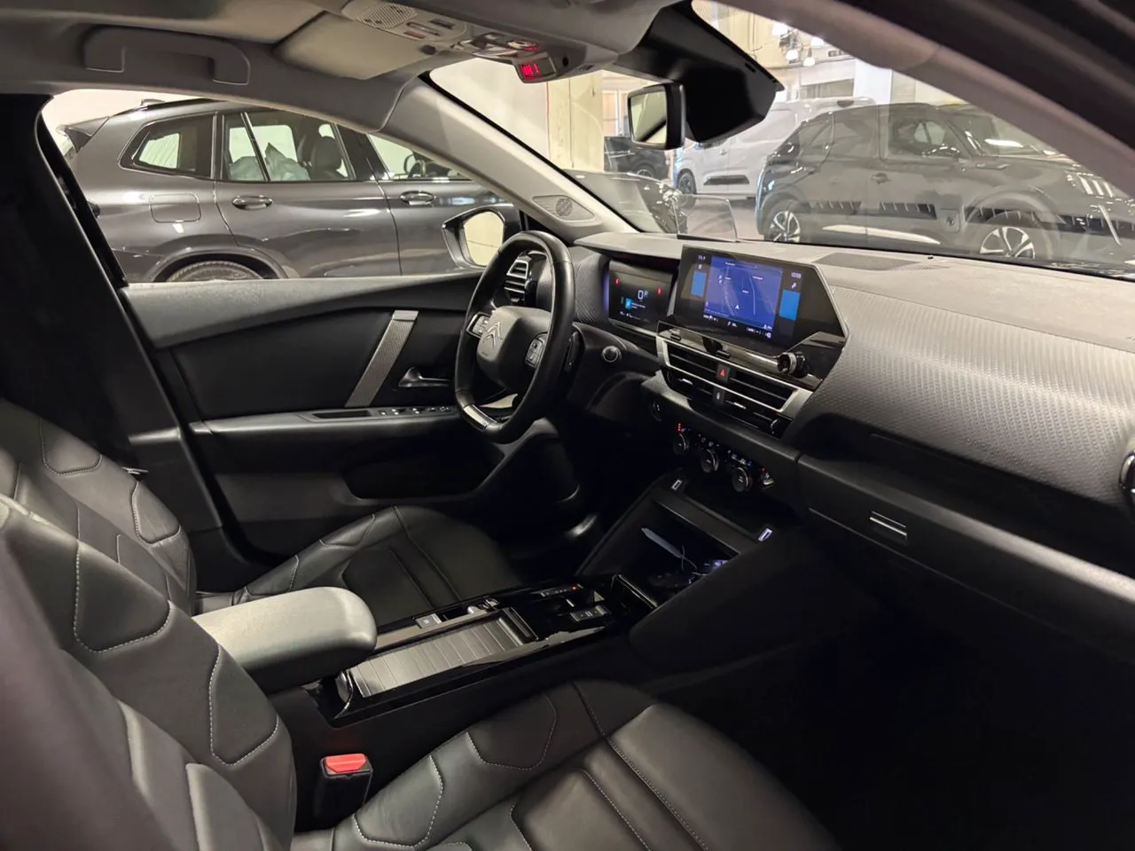 Vehicle image 14