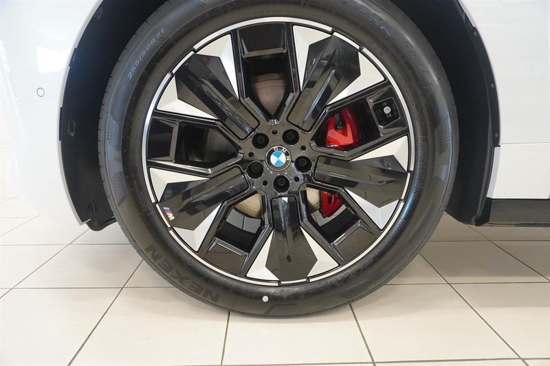 BMW iX bild 5