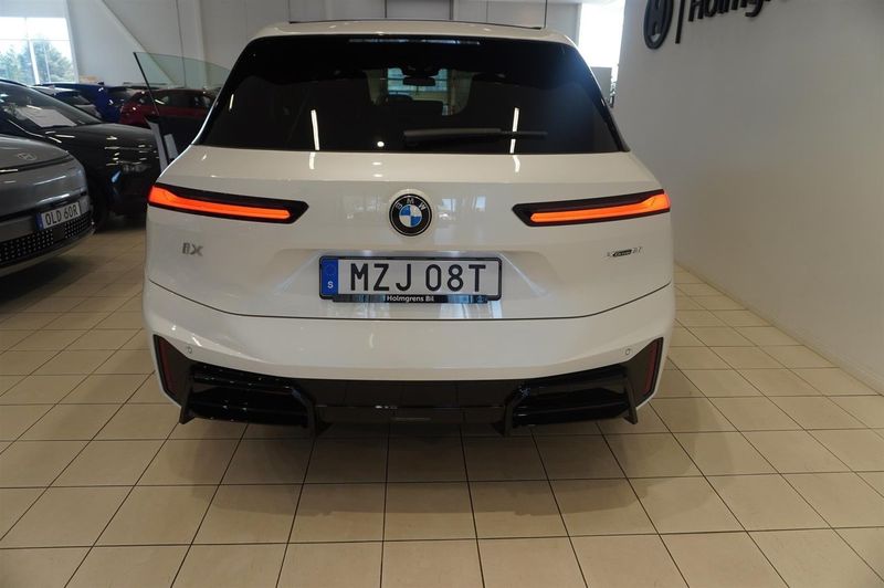 BMW iX bild 13