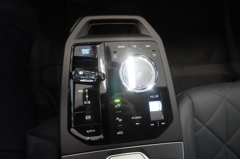 BMW iX bild 6