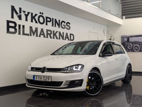Volkswagen Golf 5-dörrar 2.0 TDI Gt / R-line / Pano / Drag / Halvskinn - 2015