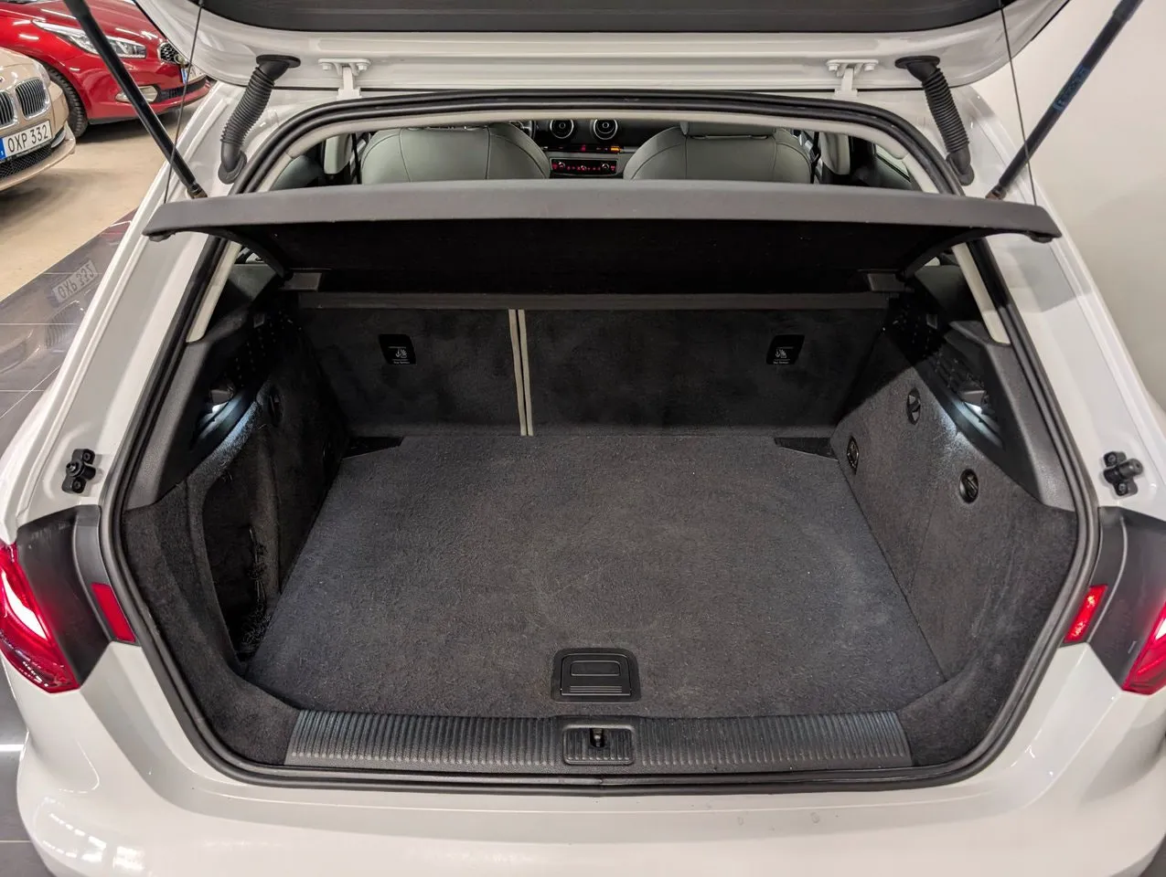 Vehicle image 16