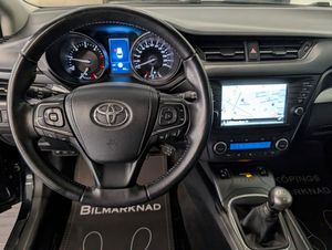 Toyota Avensis bild 8