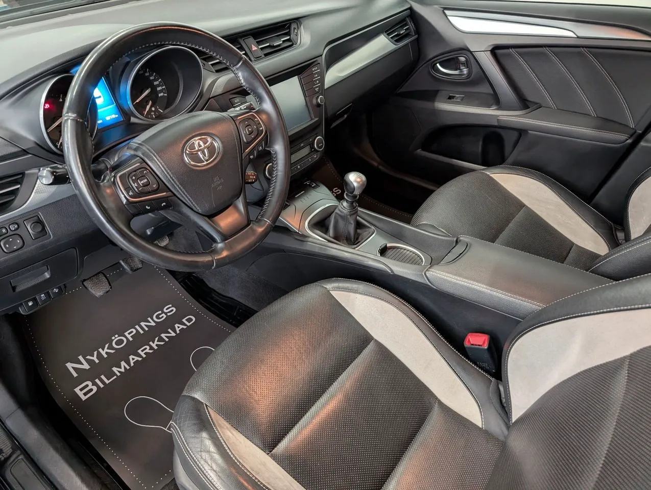 Vehicle image 6