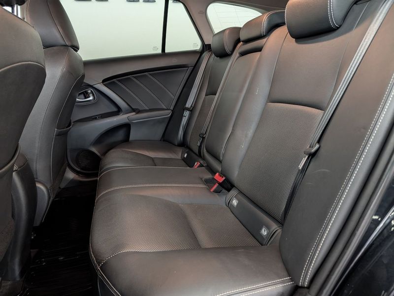 Toyota Avensis bild 16