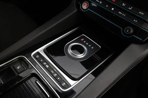 Jaguar F-Pace bild 22