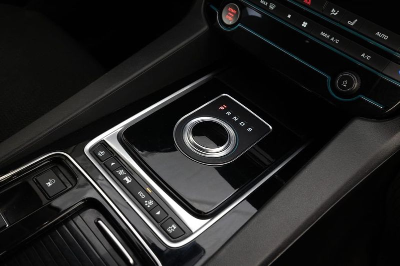 Jaguar F-Pace bild 22