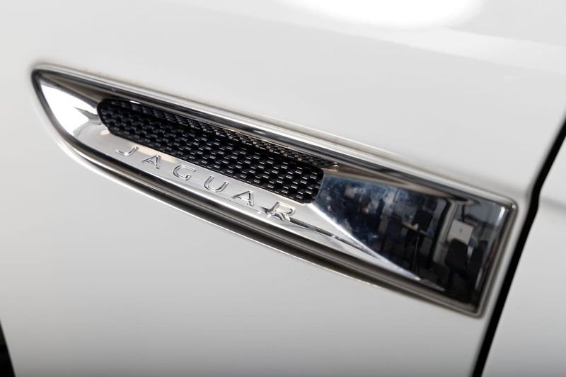 Jaguar F-Pace bild 9