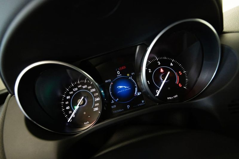 Jaguar F-Pace bild 20