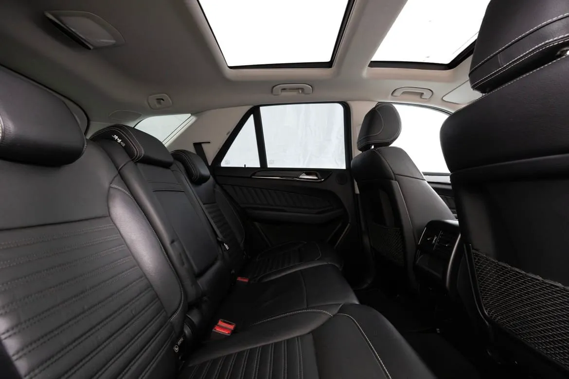 Vehicle image 14