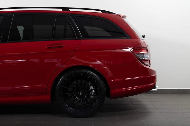 Mercedes C63 AMG bild 2