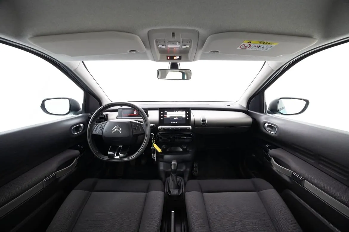 Vehicle image 12