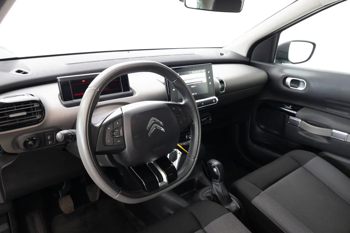 Vehicle image 17