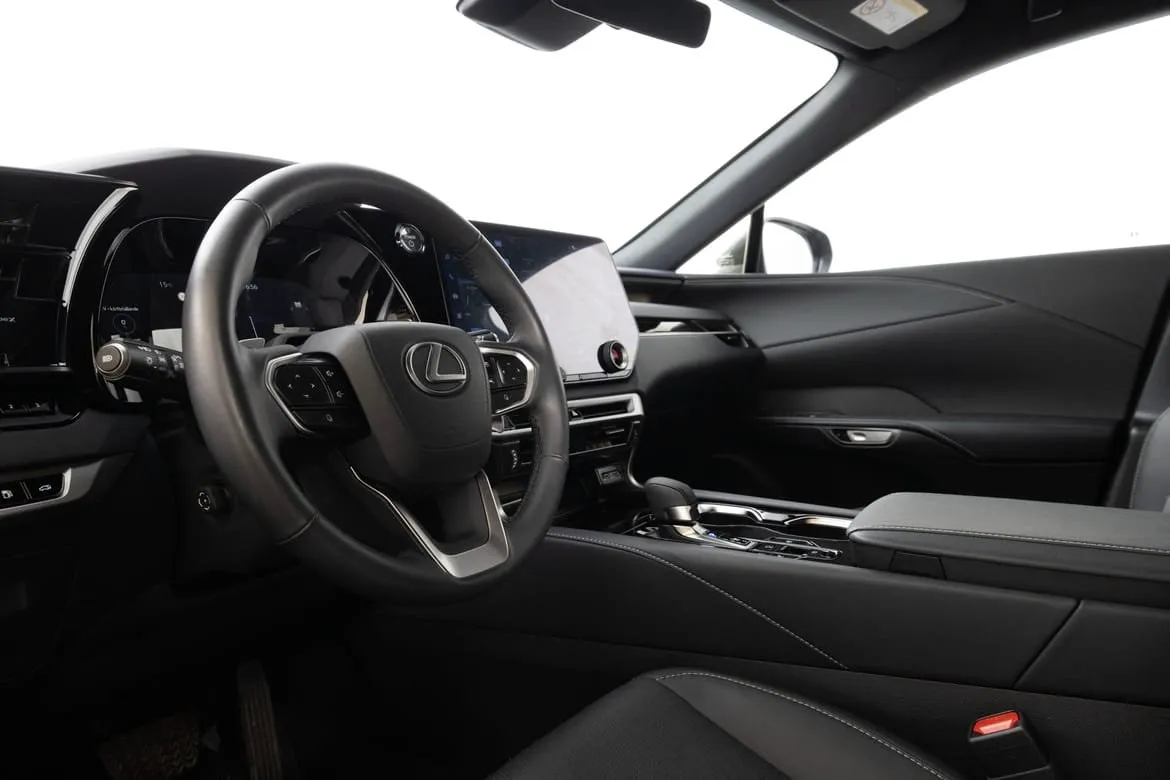 Vehicle image 15
