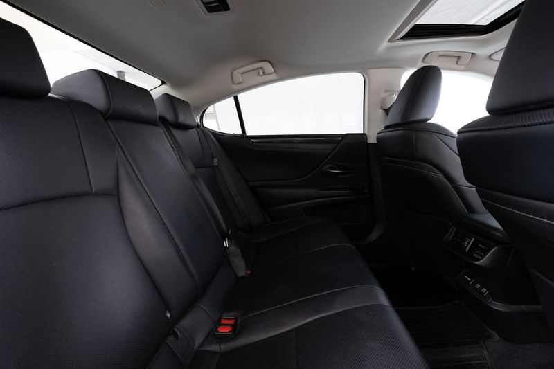 Lexus ES bild 15