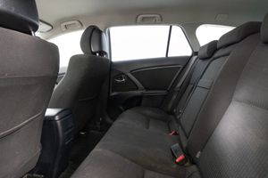 Toyota Avensis bild 17