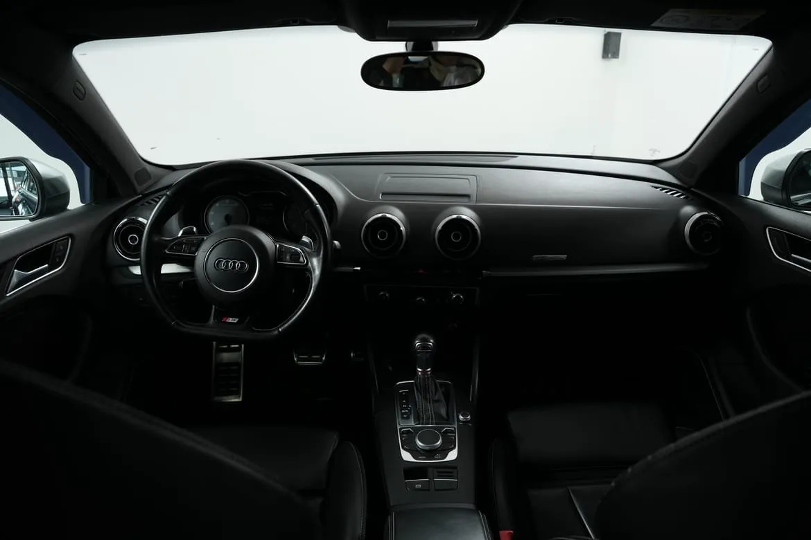 Vehicle image 18