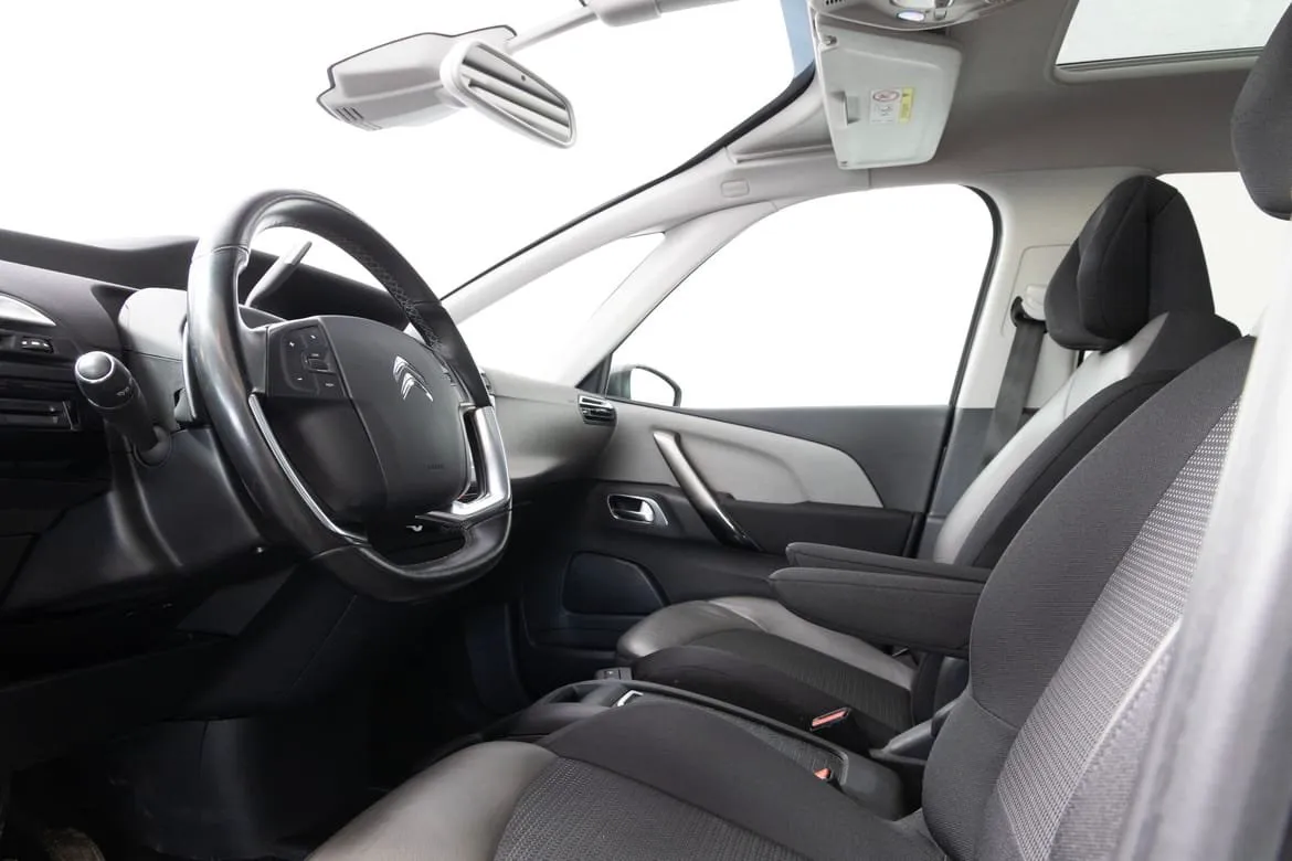 Vehicle image 14