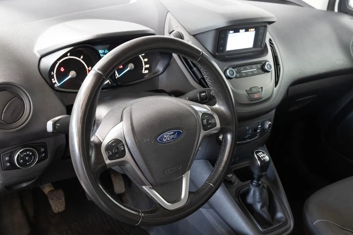 Vehicle image 14