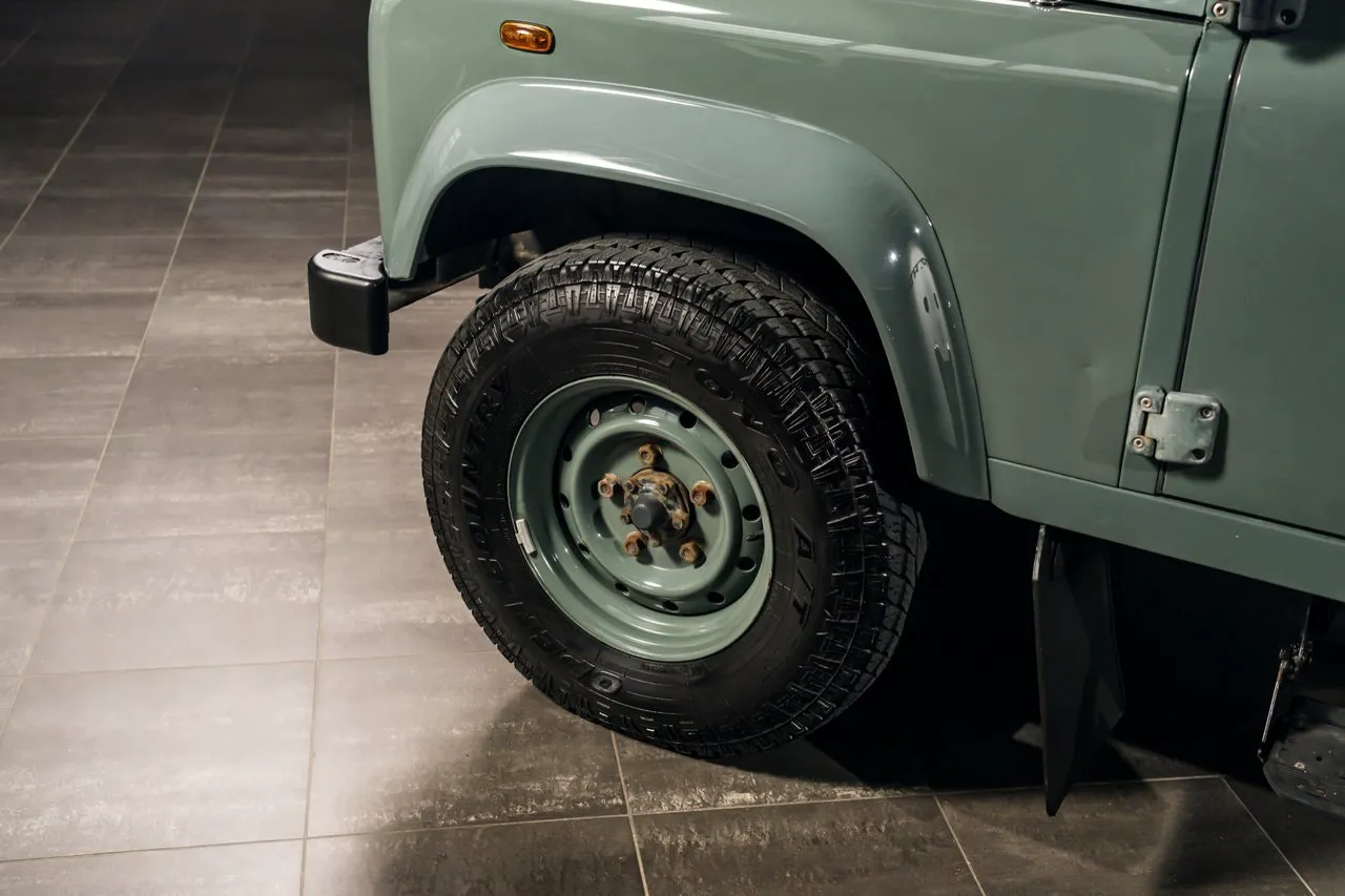 Vehicle image 30