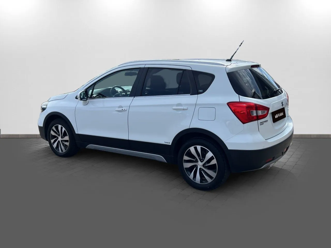 Vehicle image 5
