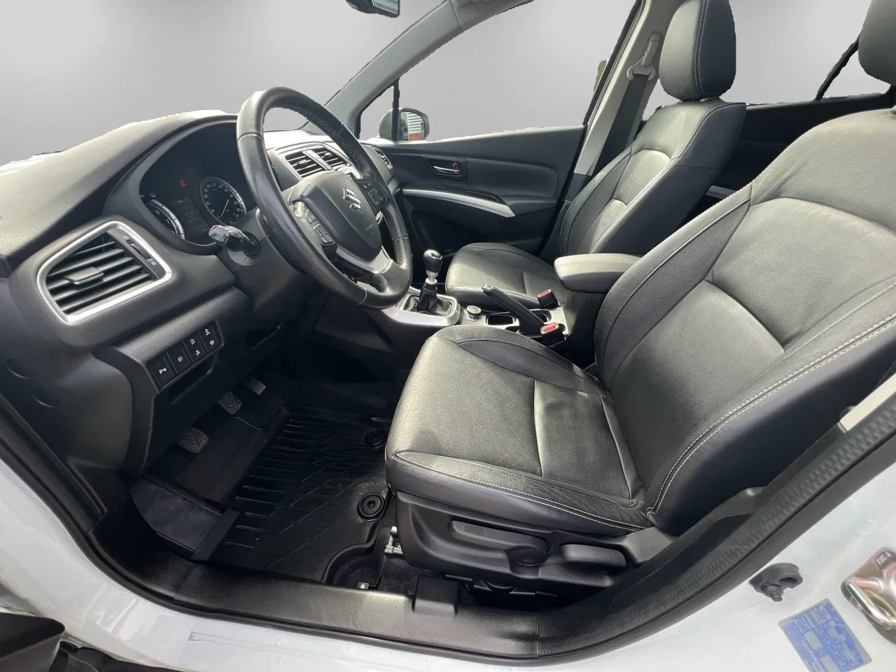 Vehicle image 7